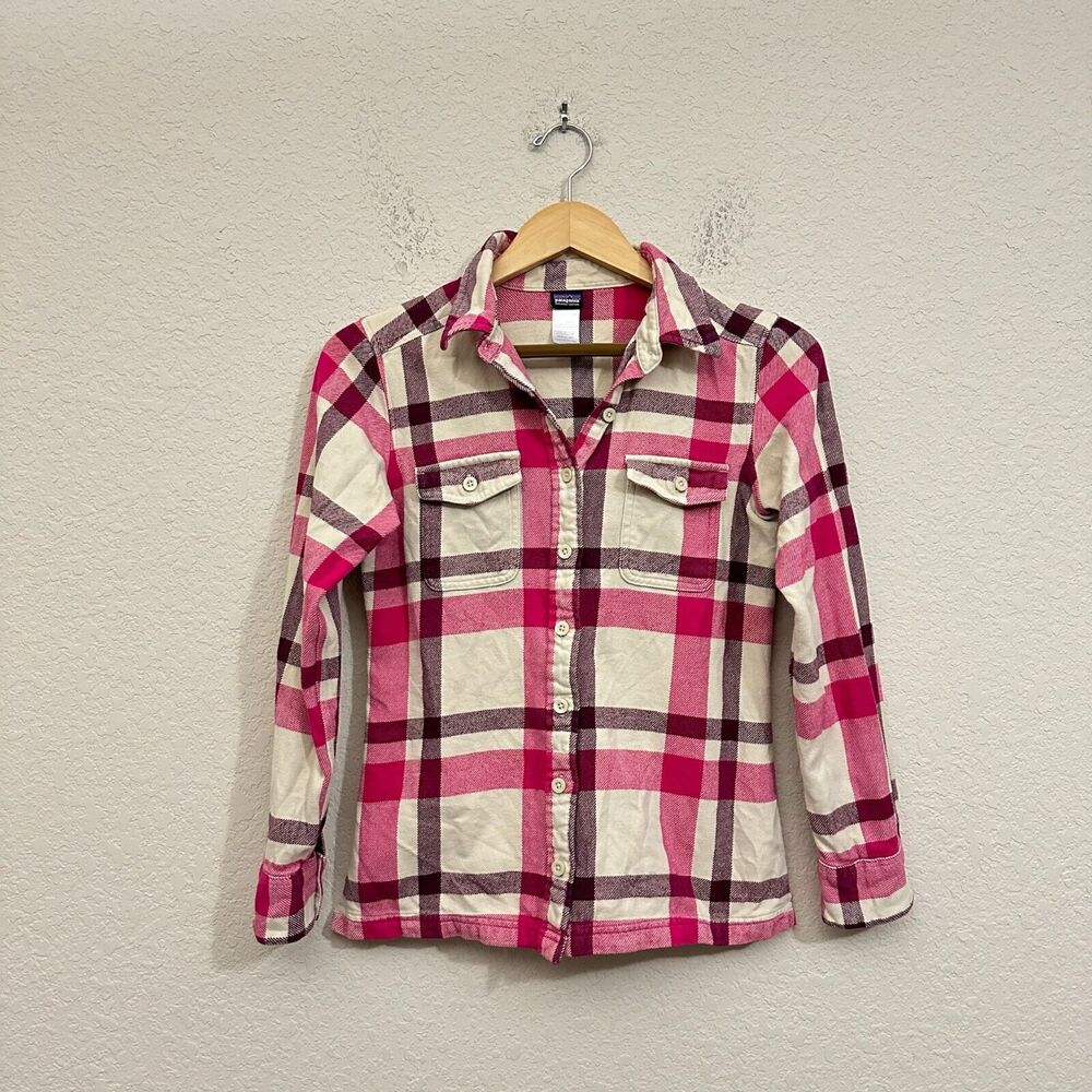 PATAGONIA W's Fjord Flannel Long Sleeve Shirt in Pink Multi Plaid